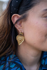 Load image into Gallery viewer, Corazón Sacratísimo Earrings
